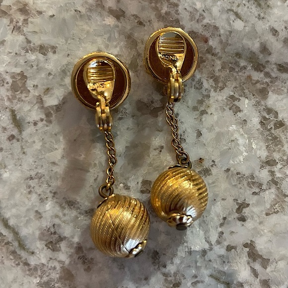 Vintage Monet drop earrings - Picture 3 of 3